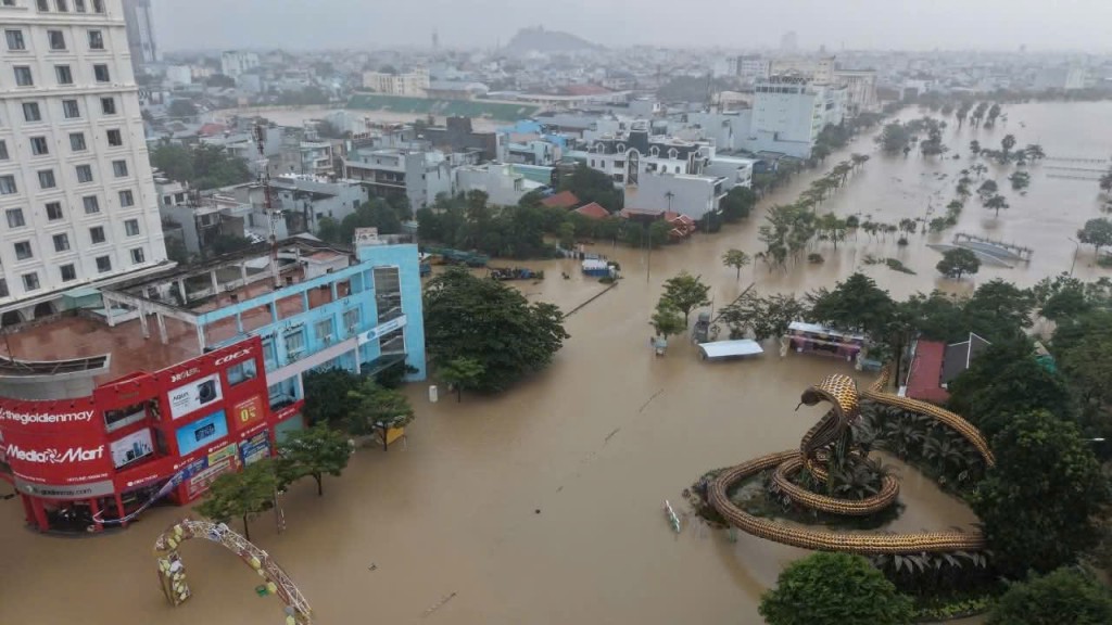 Lũ trên sông Ba đang xuống, vùng hạ du thiệt hại nặng nề