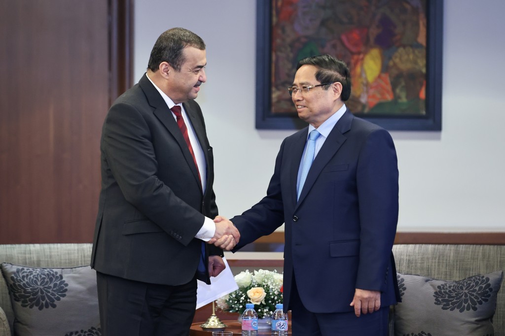 Thủ tướng Phạm Minh Chính làm việc với Bộ trưởng Bộ Dầu khí và Mỏ Algeria Mohamed Arkab cùng Chủ tịch Tập đoàn Dầu khí quốc gia Algeria (Sonatrach) - Ảnh: VGP/Nhật Bắc