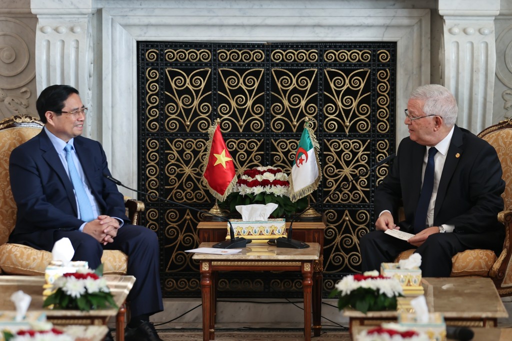 Chủ tịch Thượng viện Azzouz Nasri hoan nghênh hai nước đã nâng cấp quan hệ lên Đối tác Chiến lược và nhấn mạnh Việt Nam luôn là đối tác ưu tiên của Algeria và Thượng viện luôn ủng hộ Chính phủ Algeria phát triển quan hệ với Việt Nam - Ảnh: VGP/Nhật Bắc