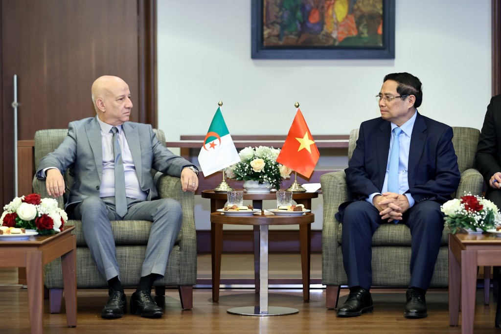 Tổng Bí thư Abdelkrim Benmebarek cho biết, Tổng thống Algeria đã chỉ đạo rất quyết liệt các bộ, ngành, tổ chức triển khai ngay các công việc cụ thể, làm sống động các thoả thuận mà hai bên đã ký kết trên các lĩnh vực, trong đó có thoả thuận hợp tác giữa Đảng FLN và Đảng Cộng sản Việt Nam - Ảnh: VGP/Nhật Bắc