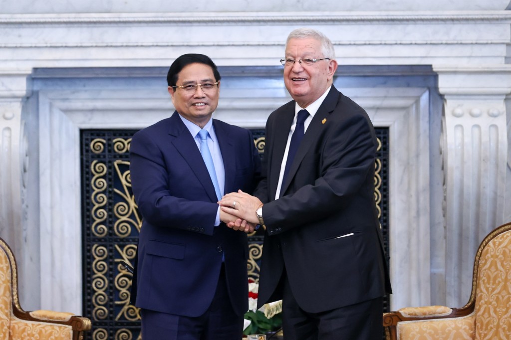 Hai nhà lãnh đạo khẳng định cam kết mạnh mẽ trong thúc đẩy các hoạt động giao lưu văn hóa, thể thao, nghệ thuật tôn vinh lịch sử và truyền thống của hai dân tộc, qua đó giúp nhân dân hai nước hiểu rõ hơn về mối quan hệ chí tình, chí nghĩa anh em cũng như tăng cường hiểu biết giữa hai dân tộc - Ảnh: VGP/Nhật Bắc