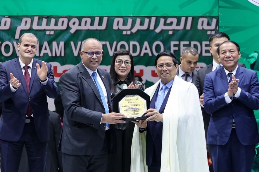 Thủ tướng cảm ơn những người bạn Algeria và 31.000 vận động viên Vovinam tại Algeria, không chỉ vì tinh thần thể thao cao thượng, sức khỏe cộng đồng mà còn có tình cảm đặc biệt với đất nước, nhân dân Việt Nam và môn Vovinam - Ảnh: VGP/Nhật Bắc Thủ tướng cảm ơn những người bạn Algeria và 31.000 vận động viên Vovinam tại Algeria, không chỉ vì tinh thần thể thao cao thượng, sức khỏe cộng đồng mà còn có tình cảm đặc biệt với đất nước, nhân dân Việt Nam và môn Vovinam - Ảnh: VGP/Nhật Bắc