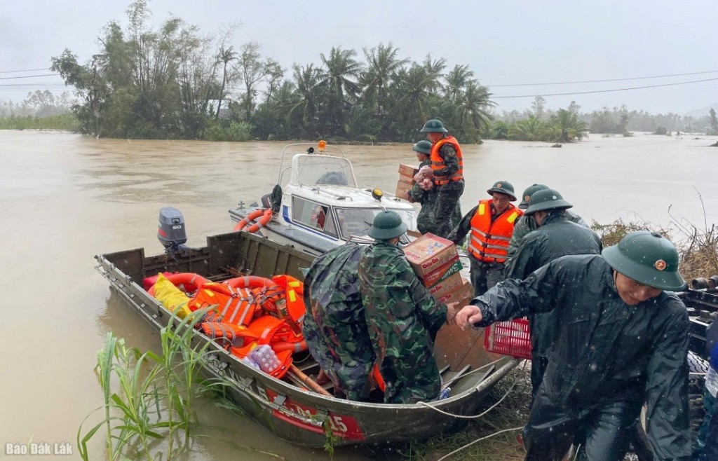 Hỗ trợ khẩn cấp 700 tỷ đồng cho 4 tỉnh khắc phục thiệt hại do mưa lũ