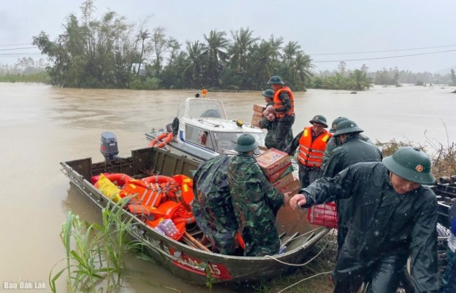 Hỗ trợ khẩn cấp 700 tỷ đồng cho 4 tỉnh khắc phục thiệt hại do mưa lũ