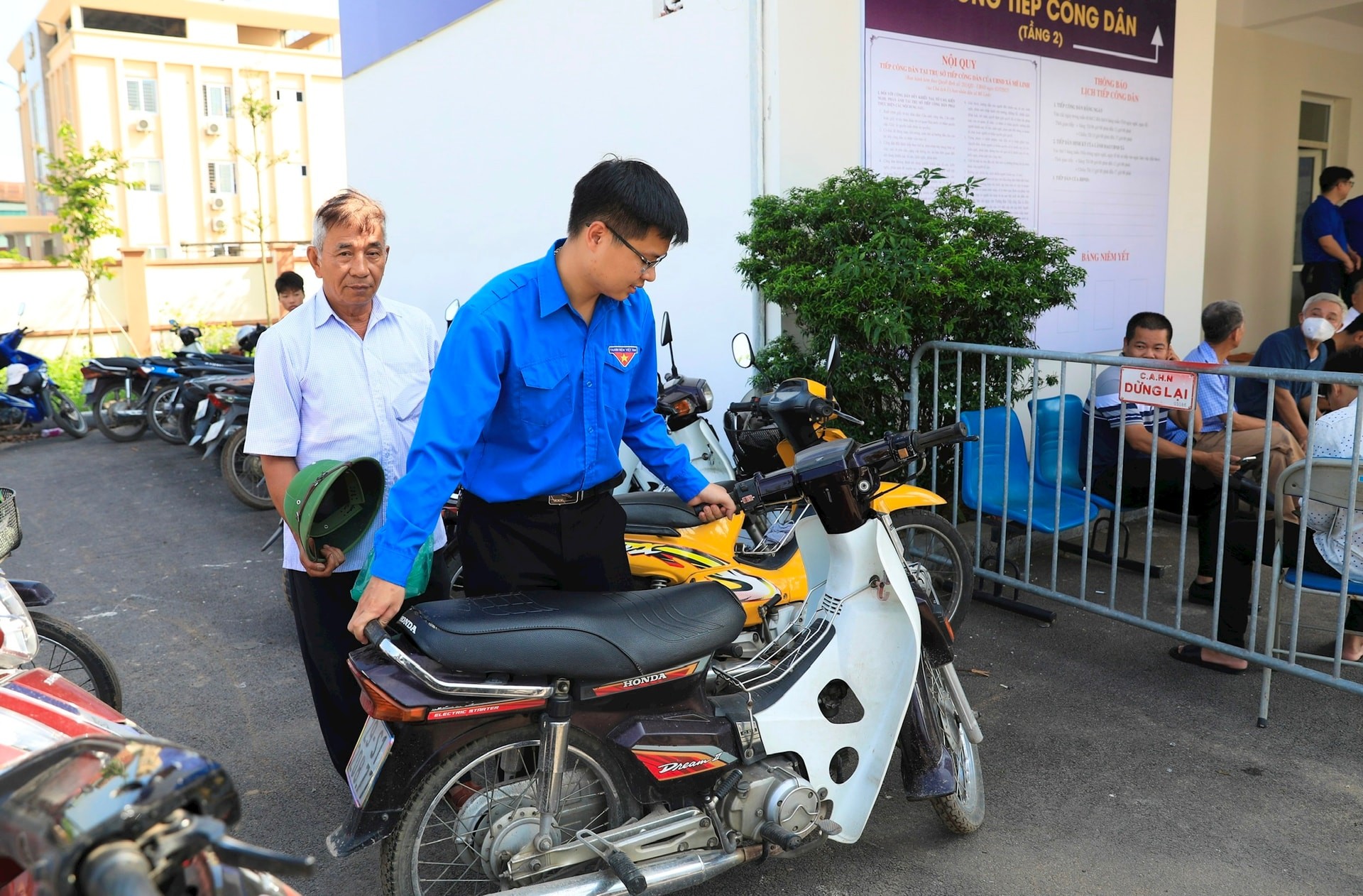 Bài 3: Đặt lợi ích Nhân dân lên trên hết