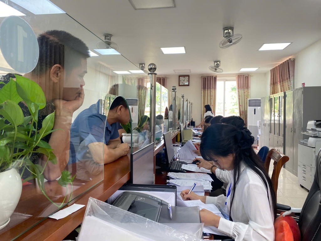 Bài 3: Đặt lợi ích Nhân dân lên trên hết