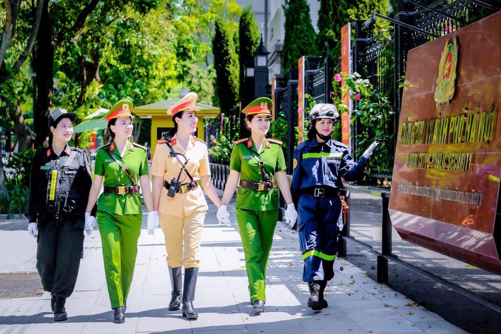 Những bông hồng giữ lửa cho Thủ đô hạnh phúc