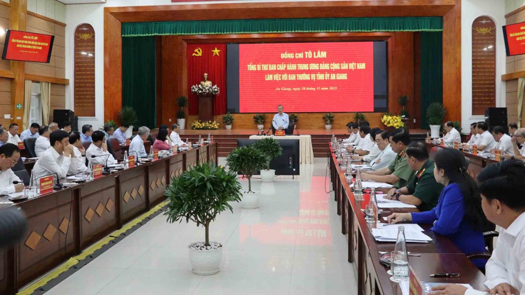 Quang cảnh buổi làm việc (ảnh: Như Ngọc) Quang cảnh buổi làm việc (ảnh: Như Ngọc)