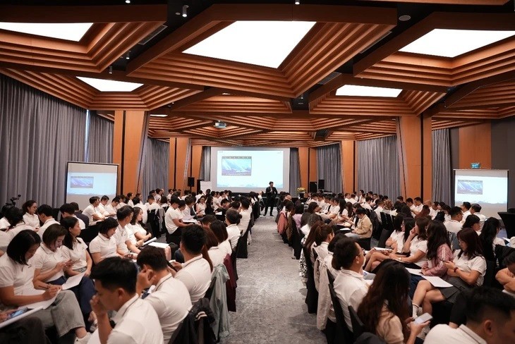 Văn Phú được vinh danh Top 100 nơi làm việc tốt nhất Việt Nam Văn Phú được vinh danh Top 100 nơi làm việc tốt nhất Việt Nam