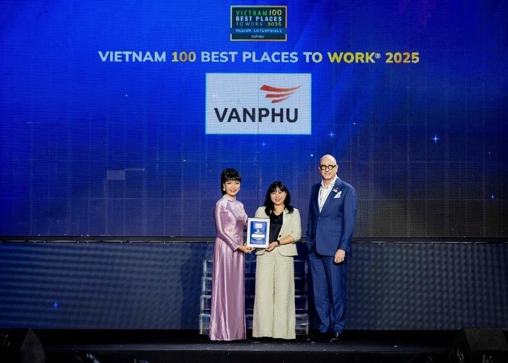 Văn Phú được vinh danh Top 100 nơi làm việc tốt nhất Việt Nam Văn Phú được vinh danh Top 100 nơi làm việc tốt nhất Việt Nam