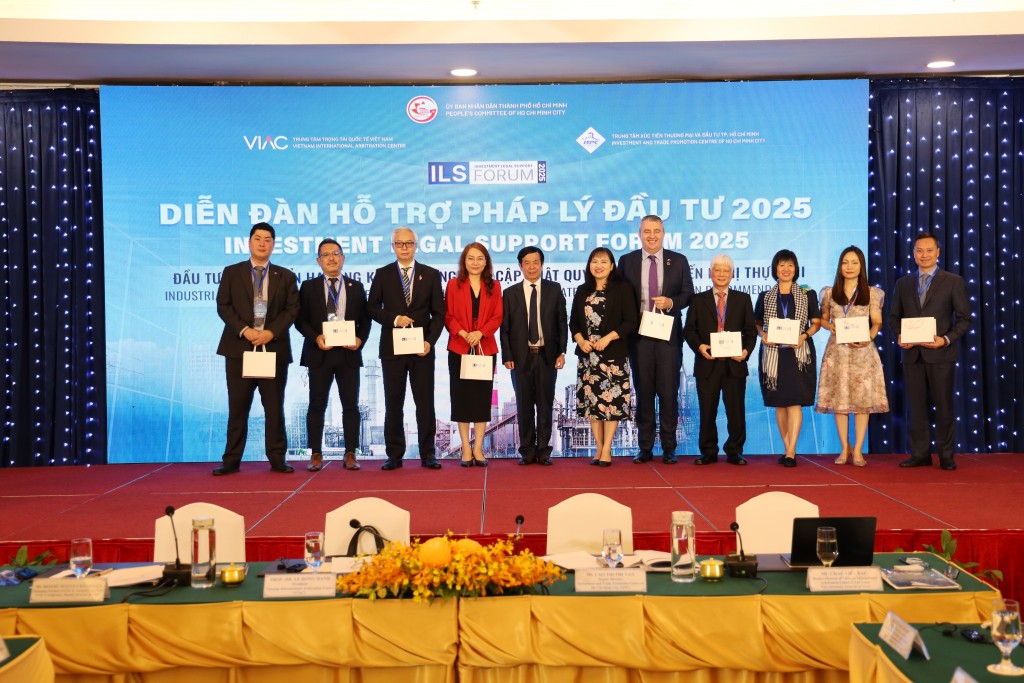 Trong khuôn khổ Diễn đàn, Lễ ký kết Thỏa thuận hợp tác giữa VIAC và Hiệp hội Doanh nghiệp Úc tại Việt Nam (AusCham Vietnam) đã được tổ chức