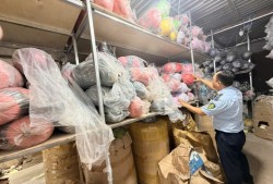 Phát hiện hơn 5.000 mũ bảo hiểm không rõ nguồn gốc, xuất xứ