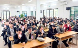 CSGT hướng dẫn hơn 10 nghìn thí sinh cài đặt ứng dụng VNeTraffic