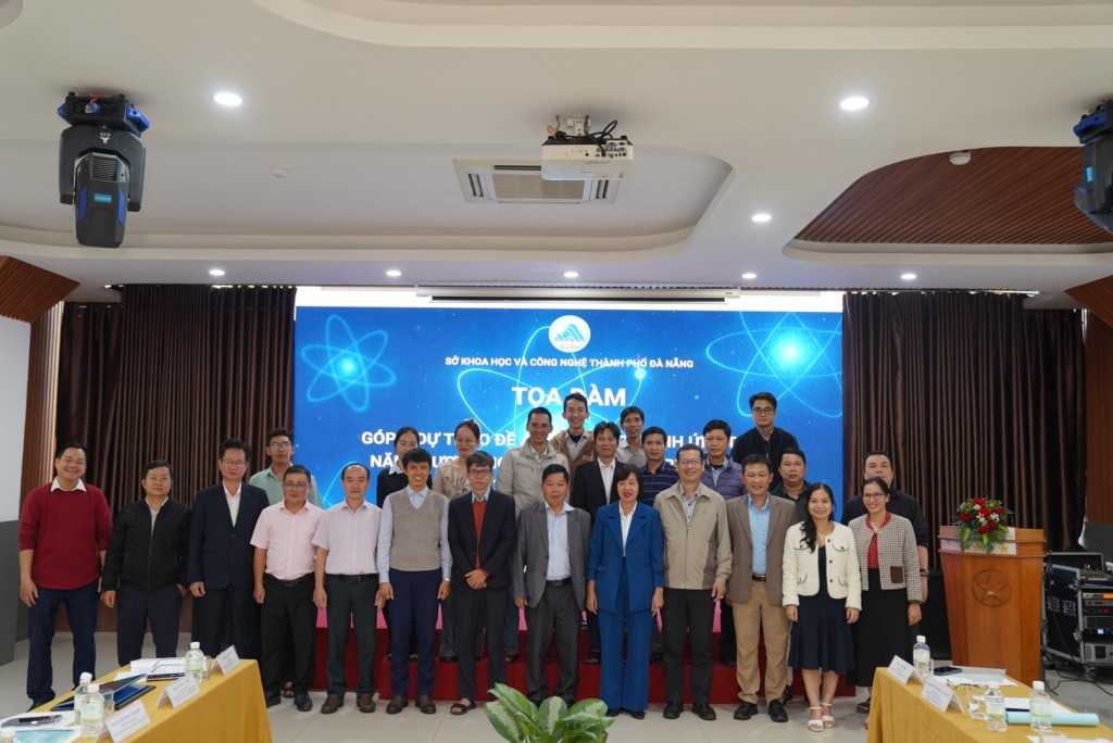 Các đại biểu chụp hình lưu niệm tại tọa đàm (Ảnh Út Vũ) Các đại biểu chụp hình lưu niệm tại tọa đàm (Ảnh Út Vũ)