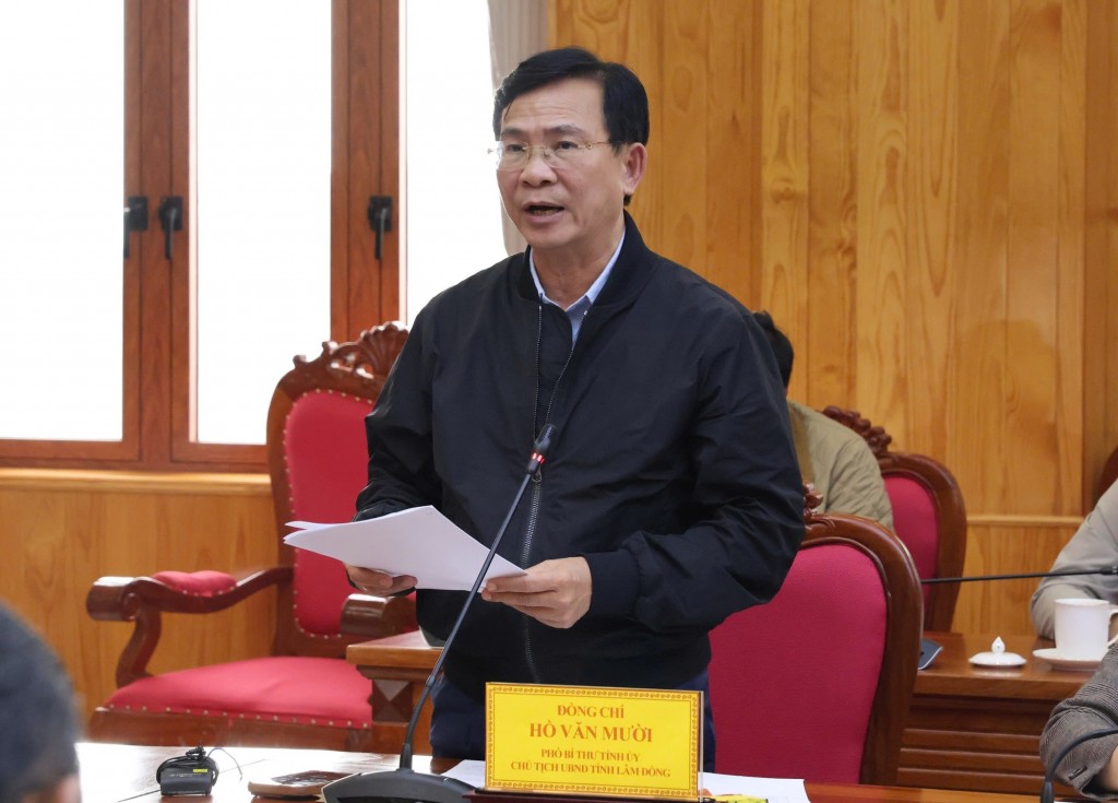Chủ tịch UBND tỉnh Lâm Đồng Hồ Văn Mười báo cáo tại cuộc họp - Ảnh: VGP/Gia Huy Chủ tịch UBND tỉnh Lâm Đồng Hồ Văn Mười báo cáo tại cuộc họp - Ảnh: VGP/Gia Huy