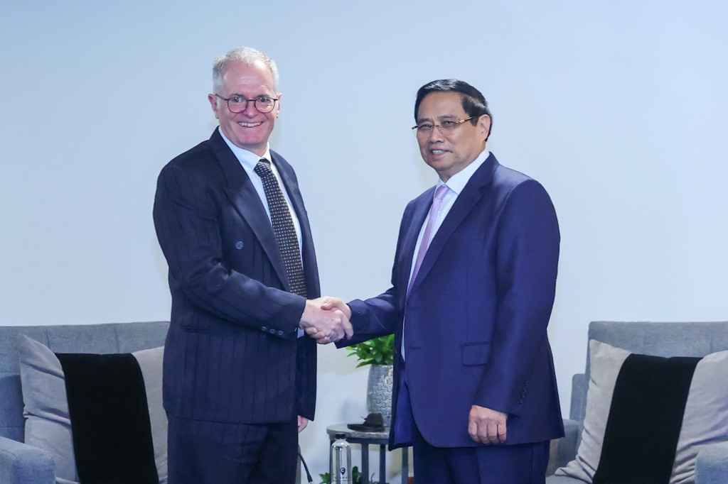 Thủ tướng Phạm Minh Chính tiếp Phó Chủ tịch Phòng Thương mại và Công nghiệp Nam Phi Neil Pollock - Ảnh: VGP/Nhật Bắc