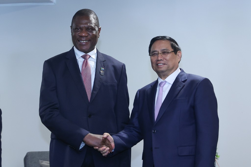 Thủ tướng Chính phủ Phạm Minh Chính có cuộc gặp với Phó Tổng thống Nam Phi Paul Mashatile - Ảnh: VGP/Nhật Bắc