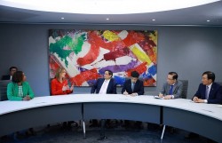 Thủ tướng thăm, làm việc tại thị trường chứng khoán lớn nhất châu Phi