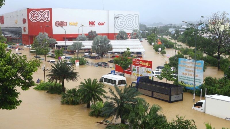 Nhiều khu vực ở Nha Trang ngập sâu