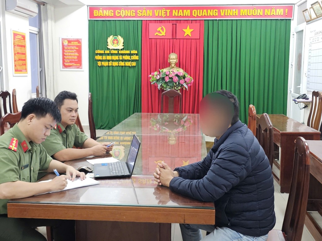 Công an Khánh Hòa làm việc với đối tượng đăng tải, chia sẻ thông tin sai sự thật về “vỡ đập”