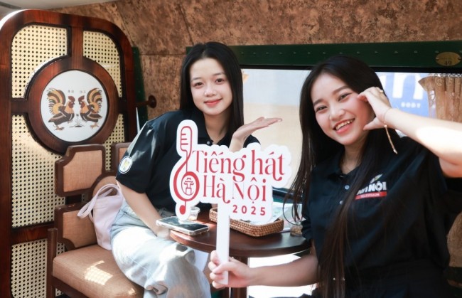 Thí sinh "Tiếng hát Hà Nội 2025" trải nghiệm chuyến tàu văn hóa