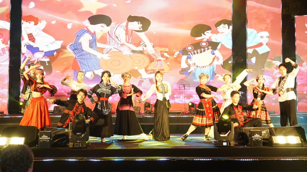 Tiết mục múa của Đại sứ quán Trung Quốc