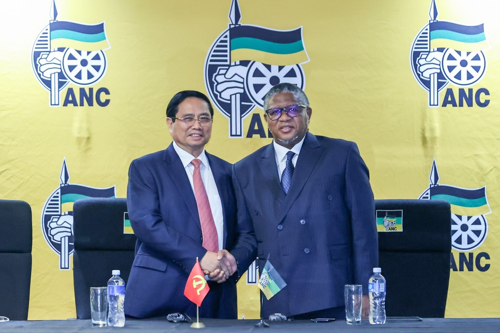 Thủ tướng Chính phủ Phạm Minh Chính tiếp Tổng Thư ký Đảng Đại hội dân tộc Phi (ANC) Fikile Mbalula - Ảnh: VGP/Nhật Bắc