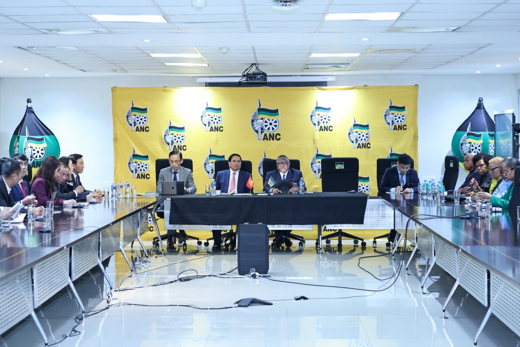 Thủ tướng Chính phủ trao đổi về những biện pháp nhằm thúc đẩy quan hệ giữa Đảng Cộng sản Việt Nam và Đảng ANC trong thời gian tới - Ảnh: VGP/Nhật Bắc