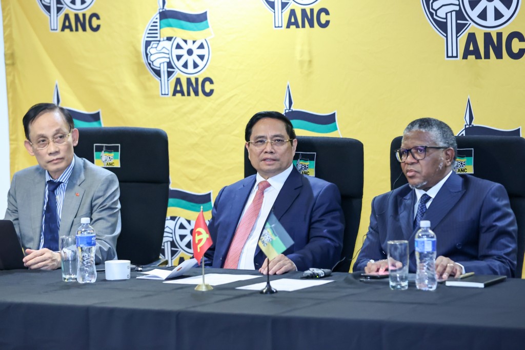 Thủ tướng Chính phủ đề nghị hai Đảng tiếp tục củng cố tin cậy chính trị, tập trung triển khai hiệu quả Bản ghi nhớ về hợp tác giữa Đảng Cộng sản Việt Nam và Đảng ANC ký tháng 5/2025 vừa qua - Ảnh: VGP/Nhật Bắc