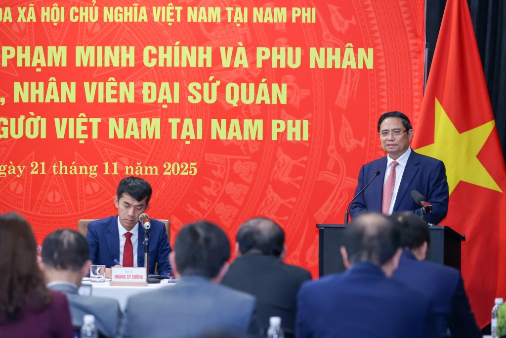 Thủ tướng thông báo tới bà con một số nét lớn về tình hình đất nước - Ảnh: VGP/Nhật Bắc