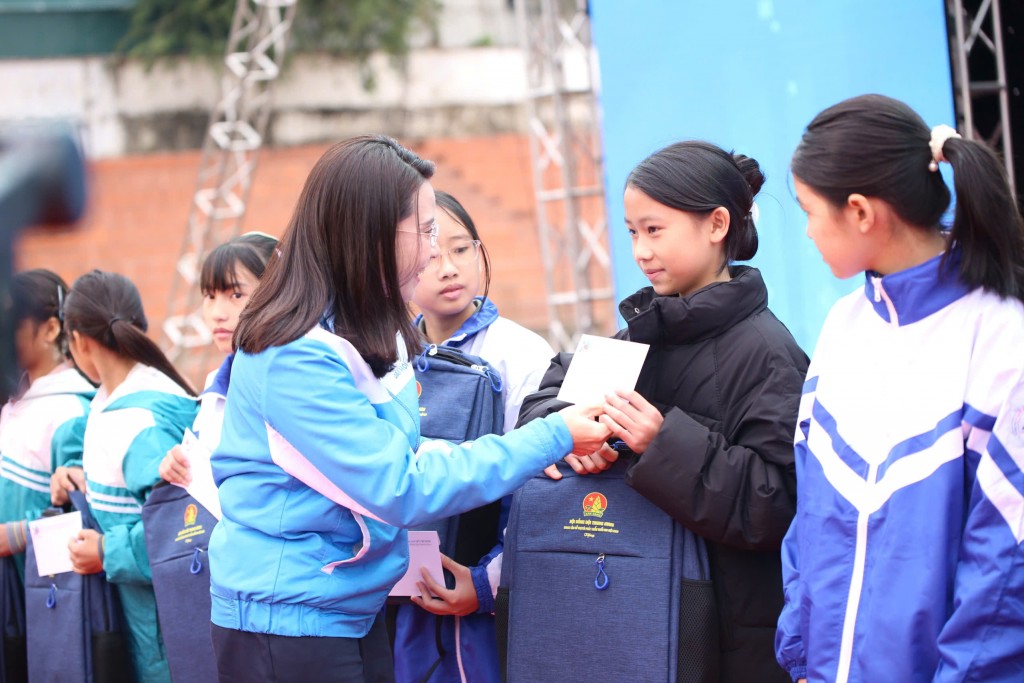 Cam kết mạnh mẽ của tuổi trẻ hướng về biên cương Tổ quốc Cam kết mạnh mẽ của tuổi trẻ hướng về biên cương Tổ quốc