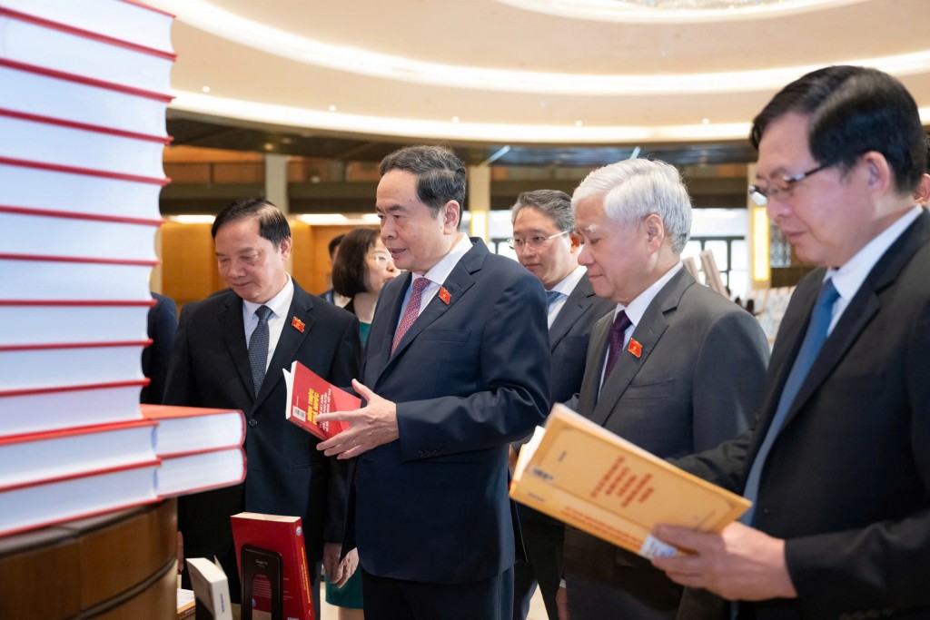 Tiếp tục đổi mới tư duy, đưa thể chế pháp luật trở thành lợi