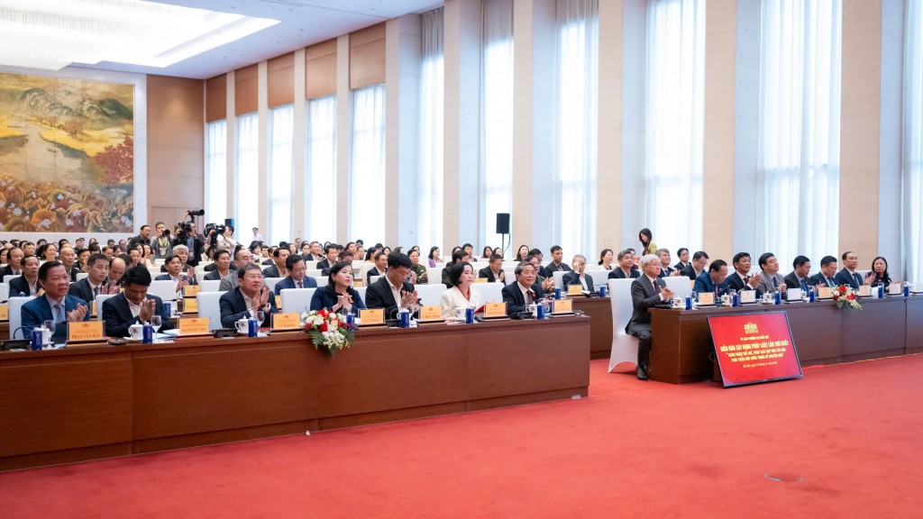 Tiếp tục đổi mới tư duy, đưa thể chế pháp luật trở thành lợi