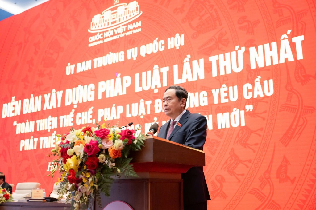 Tiếp tục đổi mới tư duy, đưa thể chế pháp luật trở thành lợi