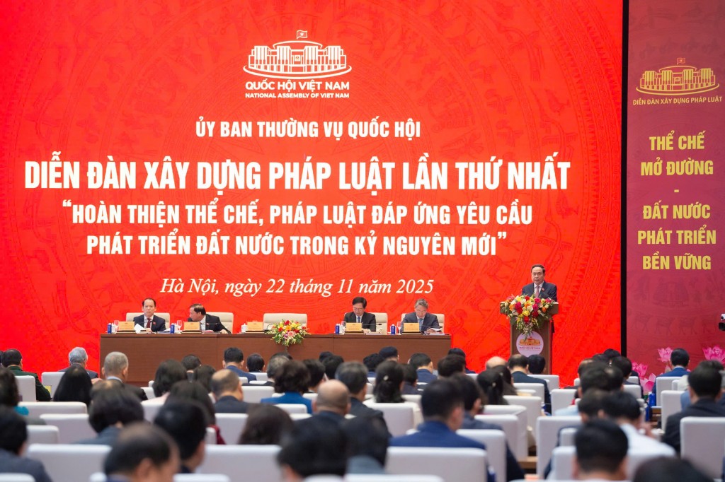 Tiếp tục đổi mới tư duy, đưa thể chế pháp luật trở thành lợi