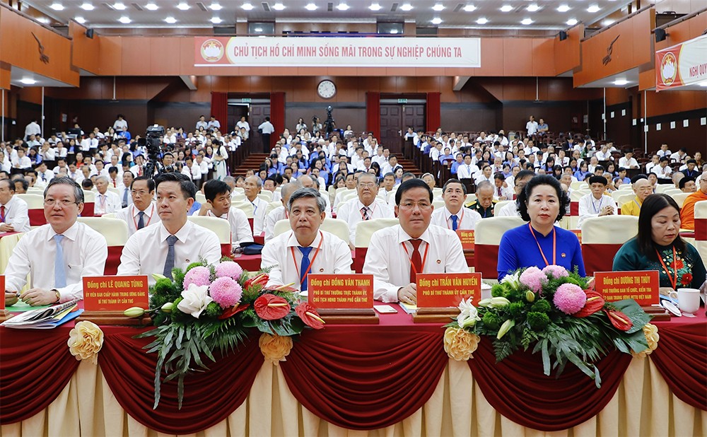 Phát huy sức mạnh đại đoàn kết, đổi mới hoạt động Mặt trận Phát huy sức mạnh đại đoàn kết, đổi mới hoạt động Mặt trận