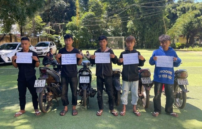 Khởi tố nhóm thanh niên gây rối, thách thức lực lượng chức năng