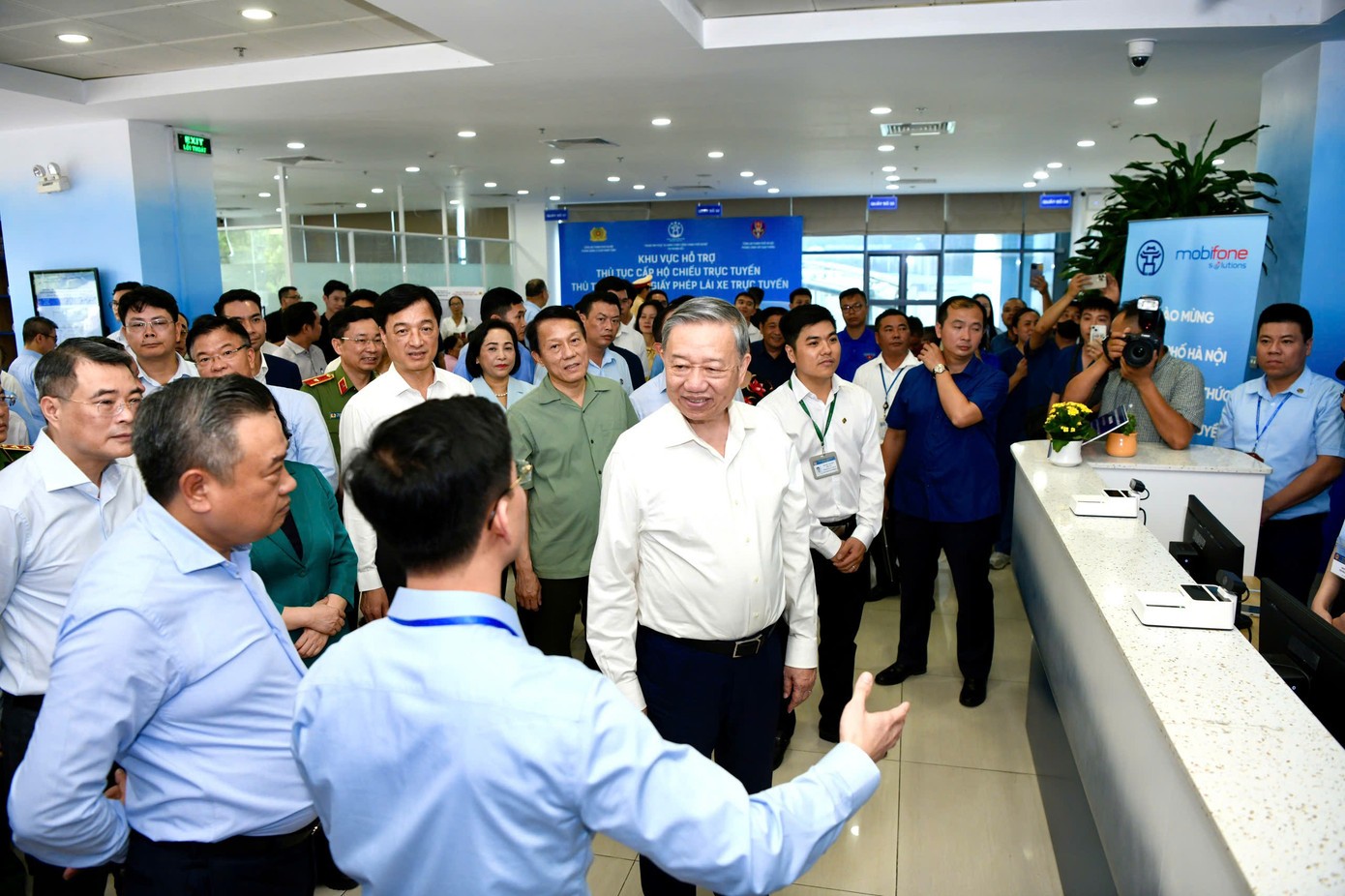 Bài 1: Bình minh mới trong ngày sắp xếp lại giang sơn