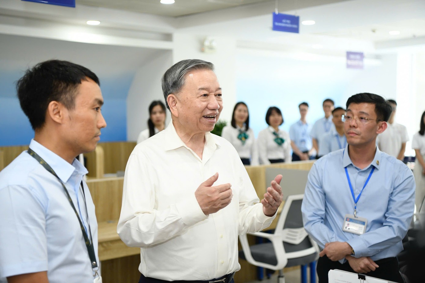 Bài 1: Bình minh mới trong ngày sắp xếp lại giang sơn