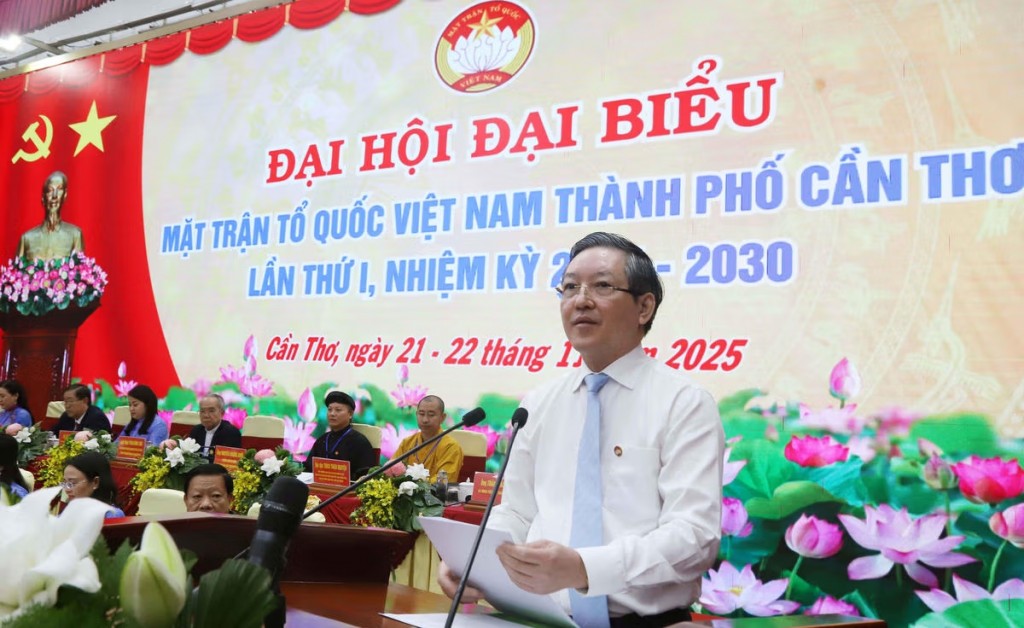 Ông Lương Quốc Đoàn, Ủy viên BCH Trung ương Đảng, Phó Chủ tịch UBTƯ MTTQ Việt Nam, Chủ tịch Trung ương Hội Nông dân Việt Nam thay mặt Ban Thường trực UBTƯ MTTQ Việt Nam phát biểu tại Đại hội. Ảnh Trung Kiên.
