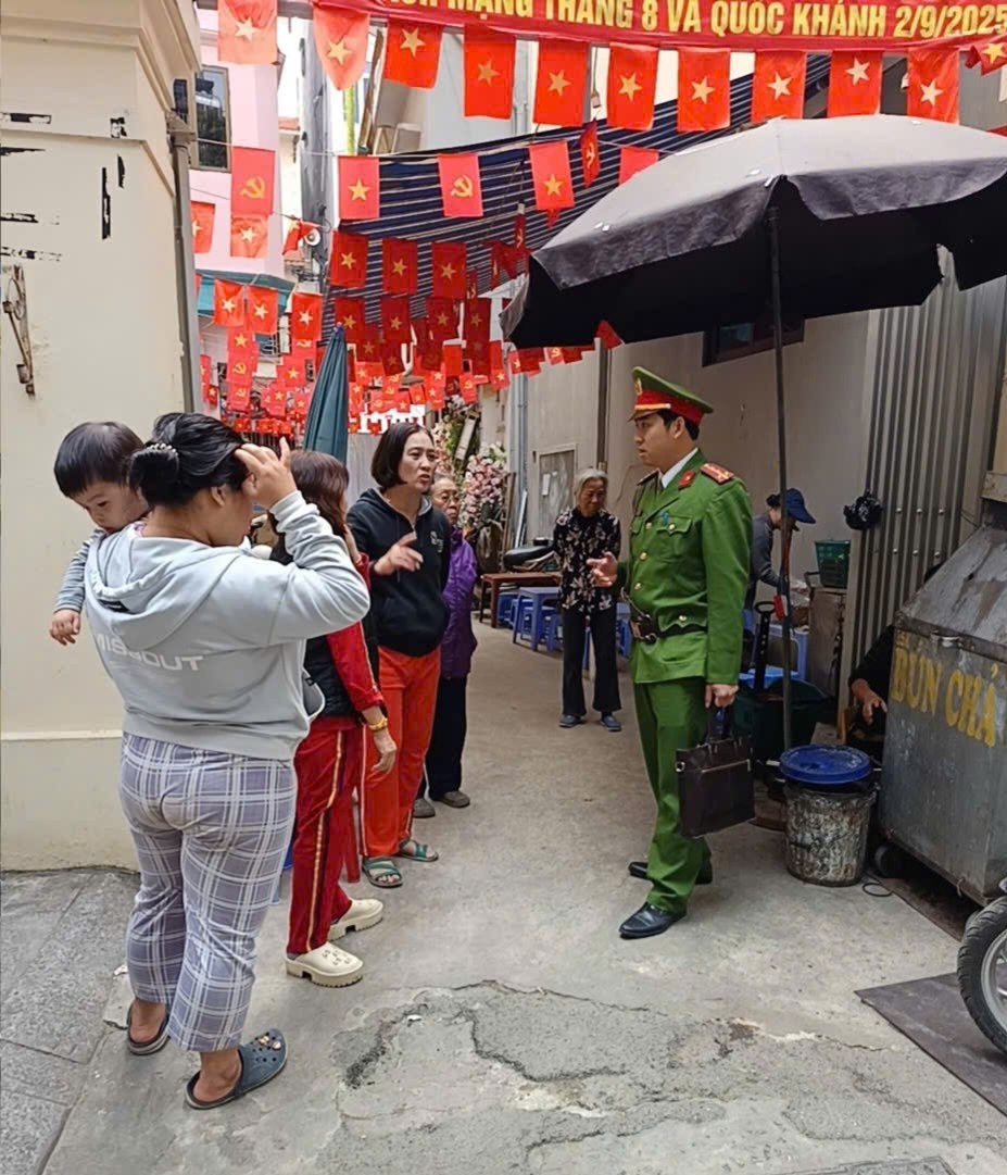 Đoàn Thanh niên phường Ba Đình ra quân vệ sinh môi trường Đoàn Thanh niên phường Ba Đình ra quân vệ sinh môi trường