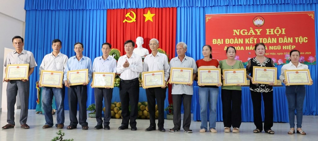 Chủ tịch UBND xã Ngũ Hiệp Lê Xuân Phong Chủ tịch UBND xã Ngũ Hiệp Lê Xuân Phong