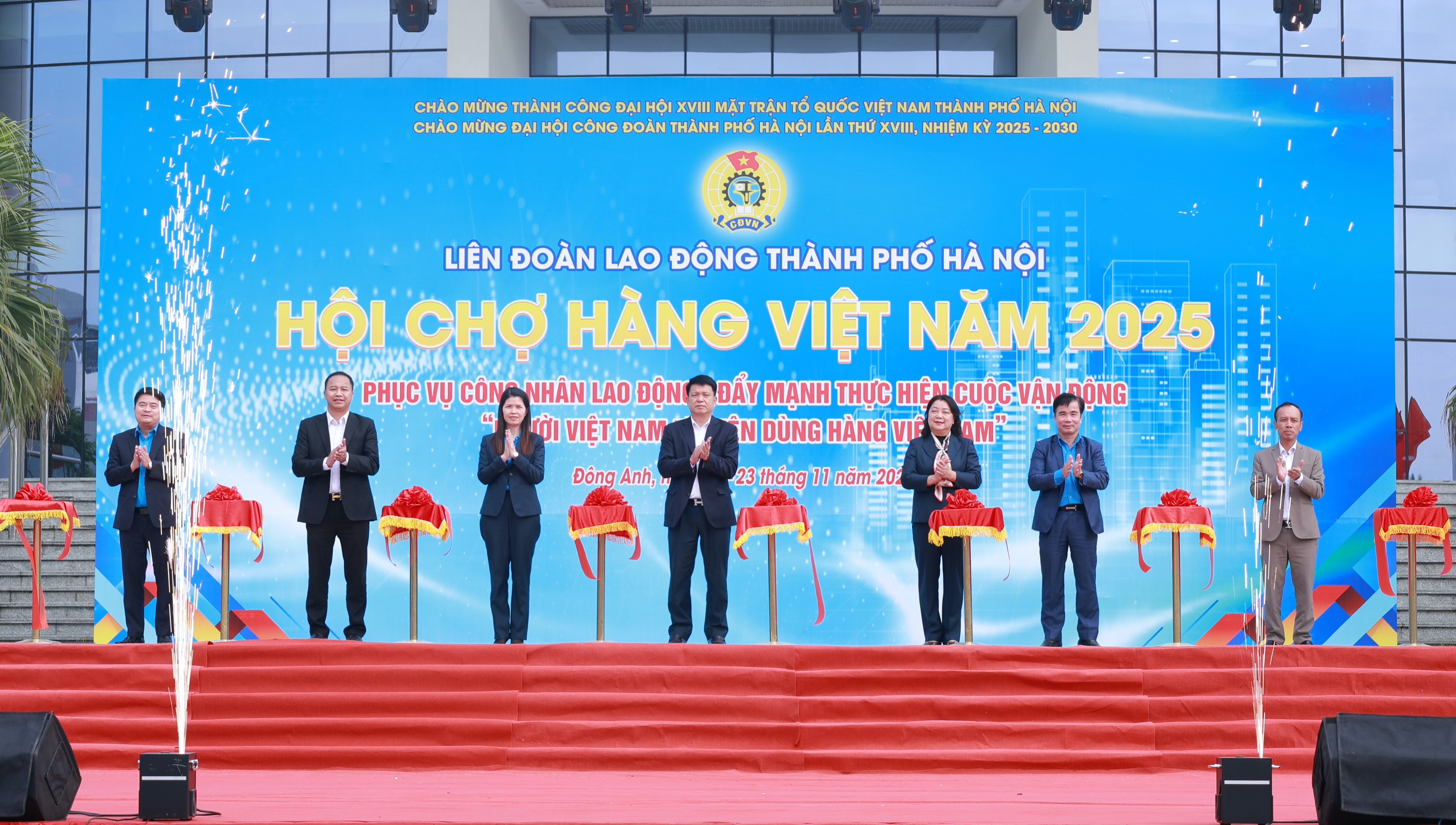 Hàng trăm sản phẩm giảm giá cho công nhân tại Hội chợ hàng Việt