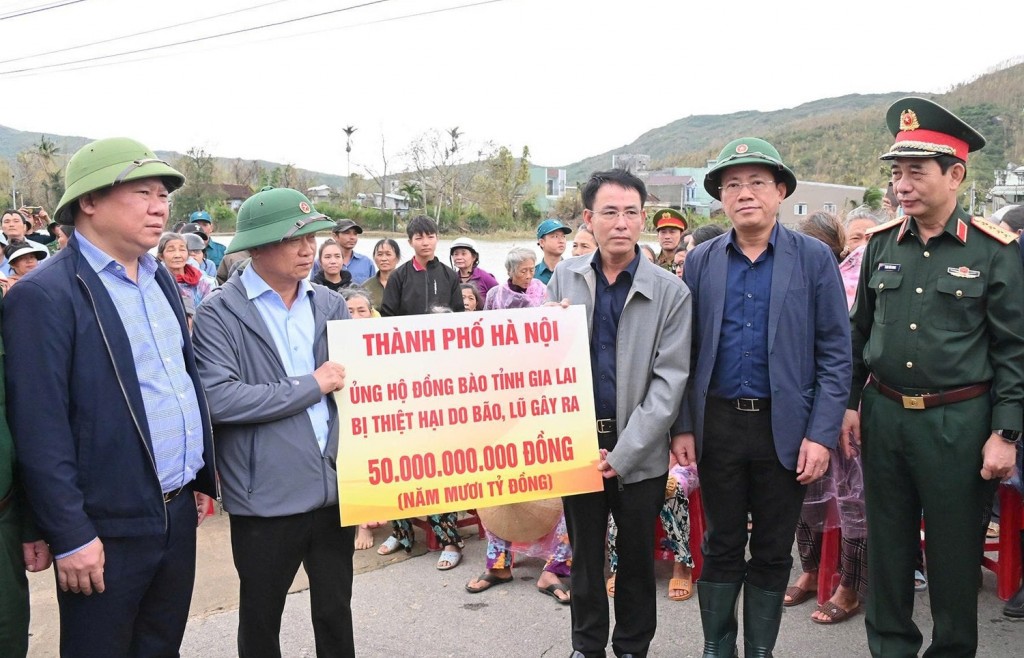 Hà Nội trao hỗ trợ khẩn cấp tỉnh Gia Lai 50 tỷ đồng khắc phục hậu quả mưa, lũ