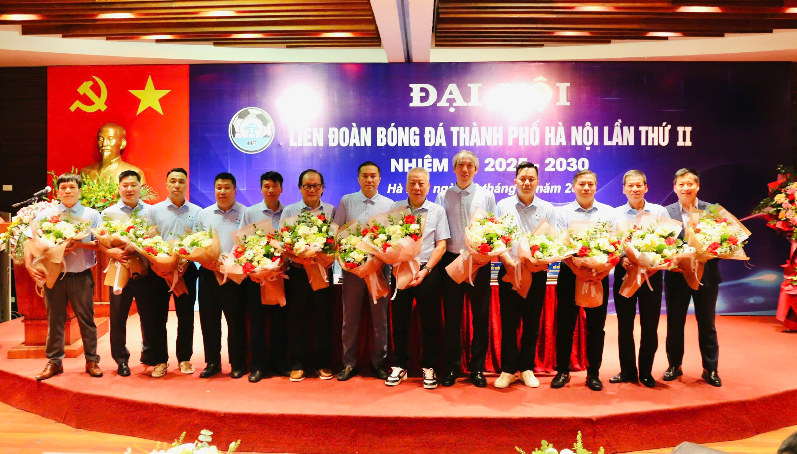 Ban chấp hành Liên đoàn Bóng đá thành phố Hà Nội nhiệm kỳ 2025-2030 ra mắt đại hội