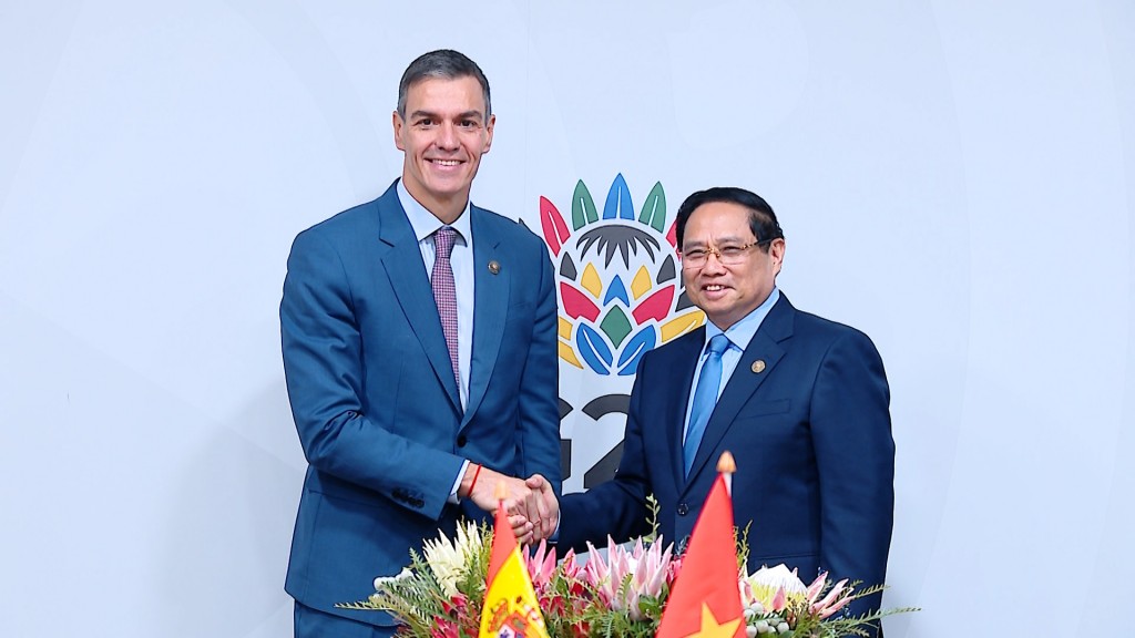 Thủ tướng Phạm Minh Chính đề nghị với Thủ tướng Tây Ban Nha Pedro Sánchez hai nước cùng triển khai hiệu quả Hiệp định EVFTA nhằm sớm đưa kim ngạch thương mại hai chiều vượt mức 8 tỷ USD - Ảnh: VGP/Nhật Bắc