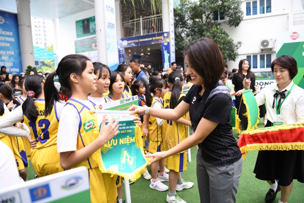 Chính thức thi đấu Vòng Chung kết Giải Bóng rổ học sinh Tiểu học Hà Nội lần thứ XIX Chính thức thi đấu Vòng Chung kết Giải Bóng rổ học sinh Tiểu học Hà Nội lần thứ XIX