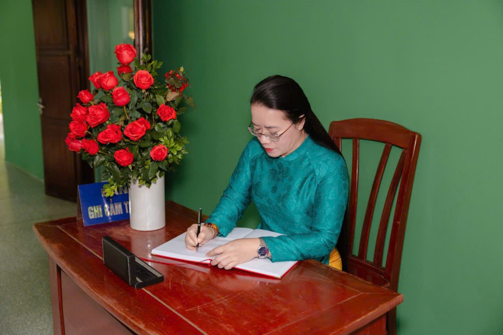 Nông dân Thủ đô viếng Lăng Chủ tịch Hồ Chí Minh và dâng hương tại Hoàng Thành Thăng Long