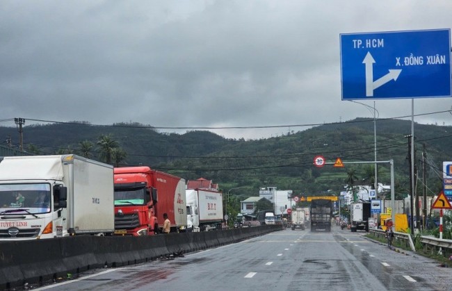 Lũ rút, Quốc lộ 1 qua Đắk Lắk vẫn còn hàng loạt điểm nghẽn