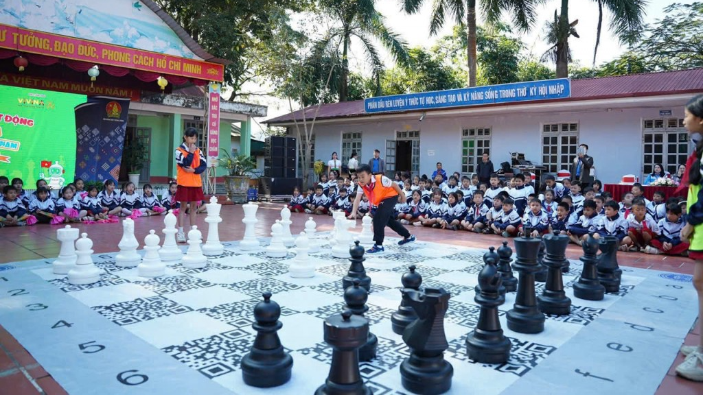 Cờ vua vận động - sân chơi hấp dẫn với thiếu nhi vùng biên